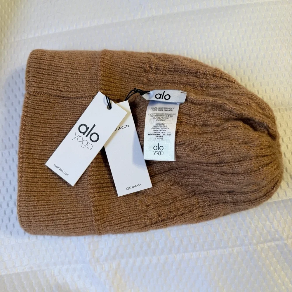 ALO YOGA CABLE KNIT POM BEANIE CAMEL BROWN WOMEN’S ONE SIZE LUXURY WINTER HAT - Picture 5 of 6
